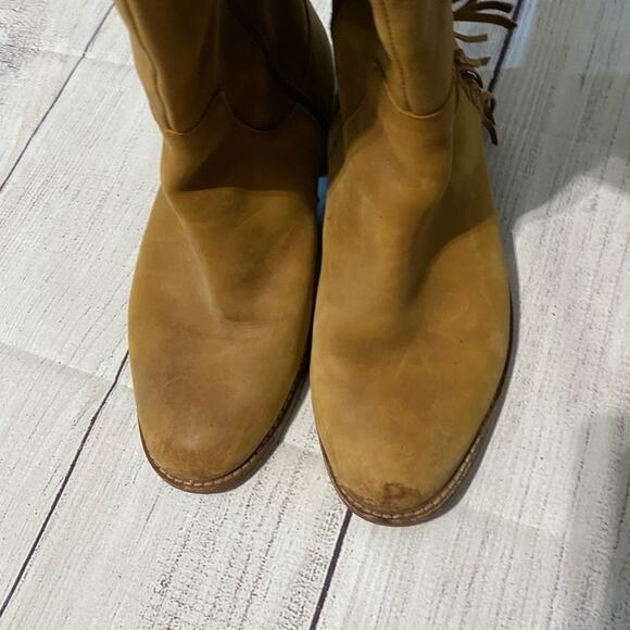 Bass Distressed Boots - Picture 12 of 14